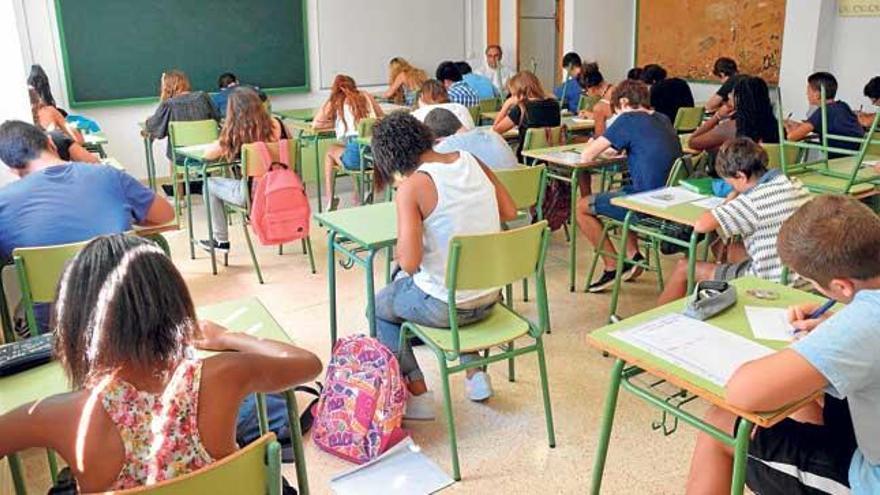 Alumnos en un centro público de Primaria de Mallorca.