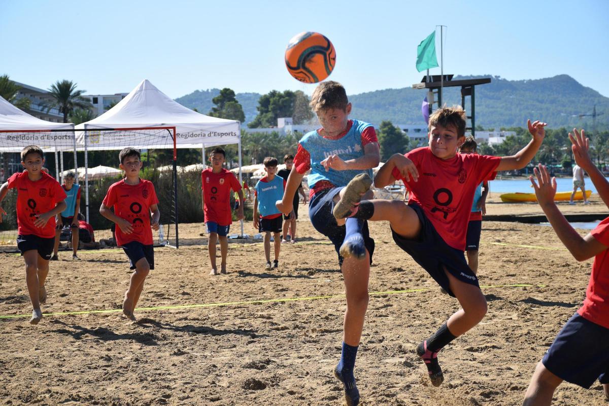 El torneo de fútbol playa por el centenario de la S.D. Portmany, en imágenes El torneo de fútbol playa por el centenario de la S.D. Portmany, en imágenes