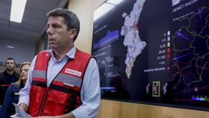 "Mazón no está solo, sino no se explica que siga aferrado al cargo"