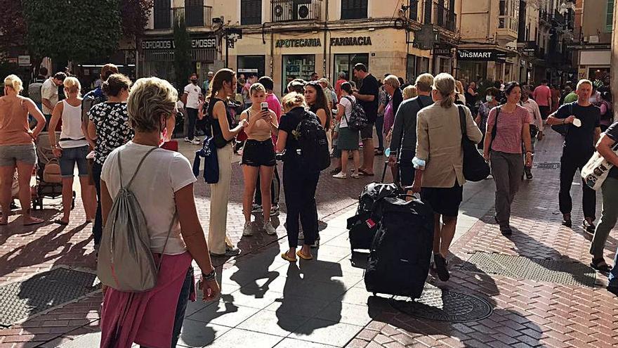 Vieja normalidad en los mercados y calles de Palma