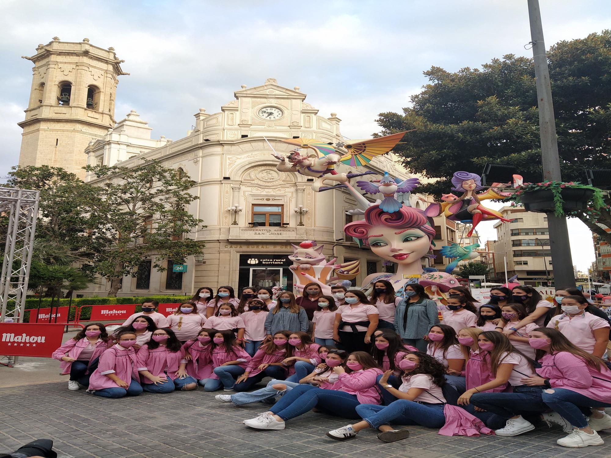 Las mejores imágenes de la 'plantà' de las fallas en Burriana