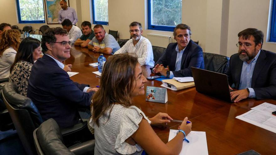 El pleno del Consello Regulador de la DOP Mexillón de Galicia celebrado en septiembre, con asistencia de la conselleira de Mar, Marta Villaverde. | Iñaki Abella