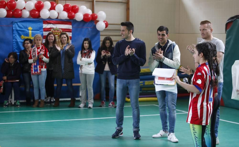 Visita de jugadores del Sporting al Colegio Miguel de Cervantes