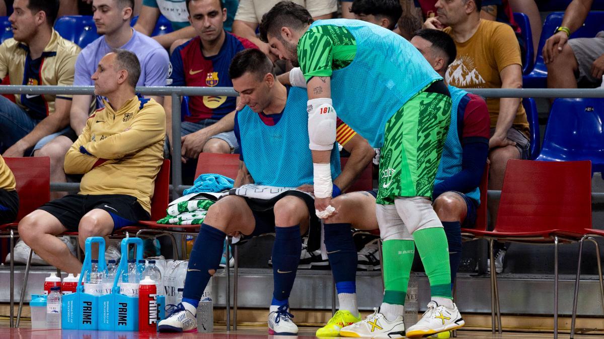 Miquel Feixas consuela a Sergio Lozano el pasado jueves