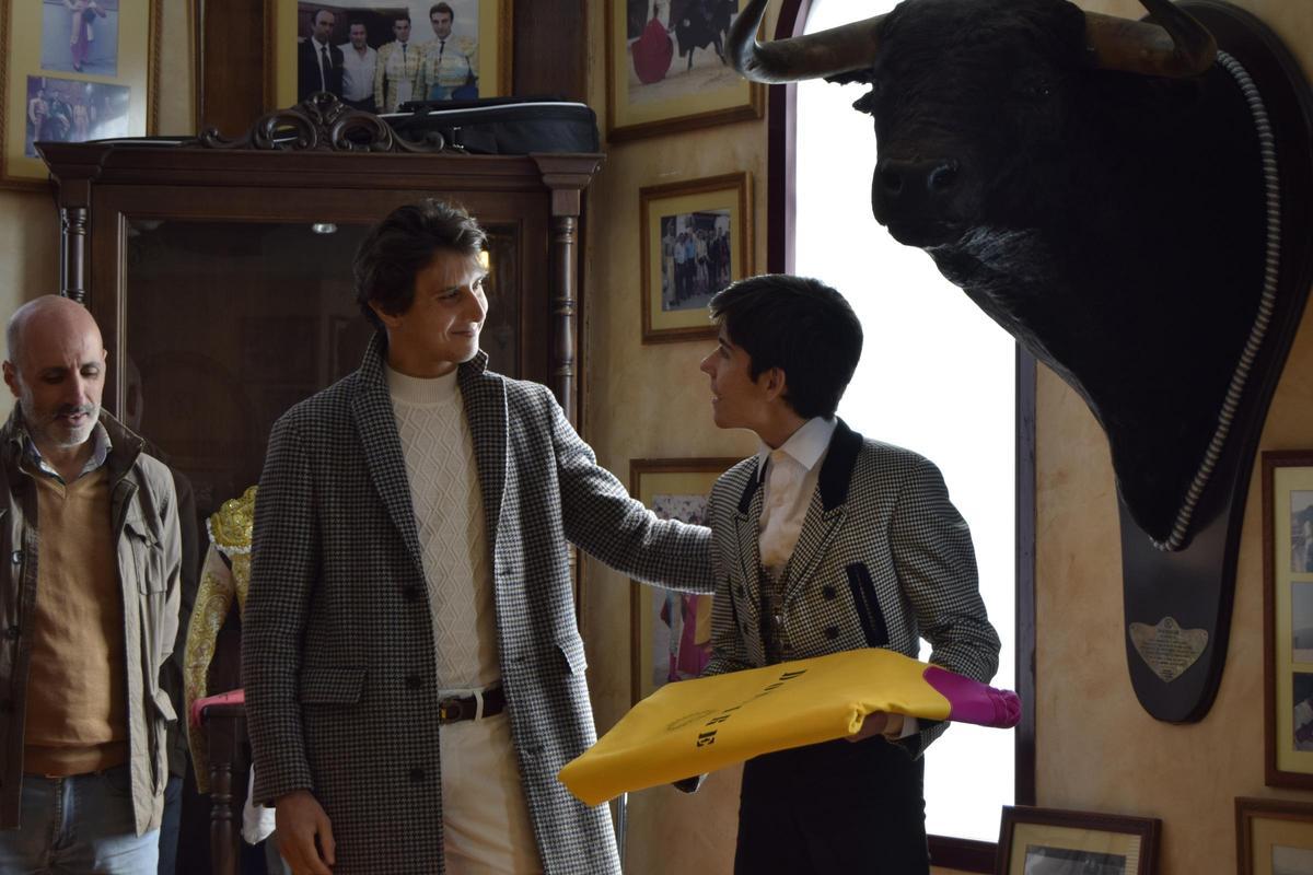 La convivencia entre Roca Rey y la Escuela Taurina de València, en imágenes