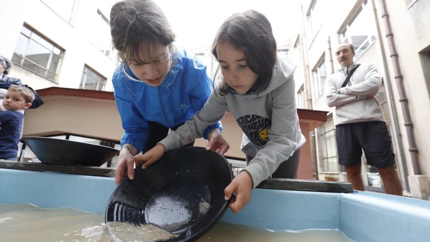 Pequeños buscadores de oro en la Escuela de Minas de Oviedo