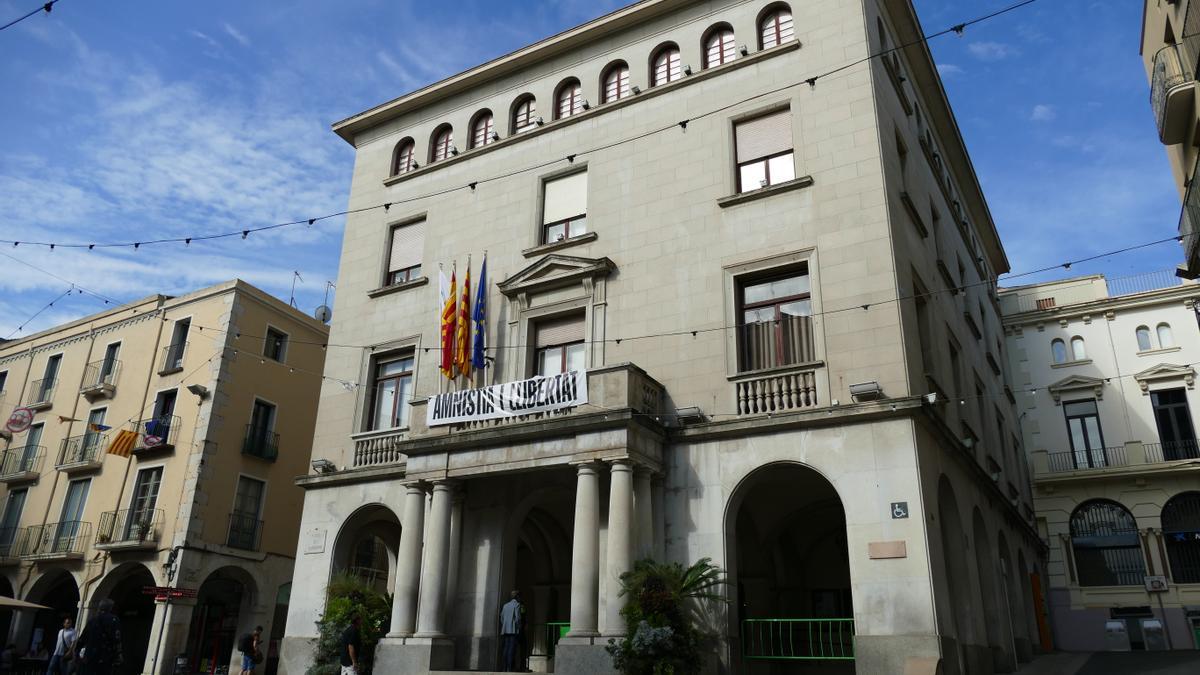 Façana de l'Ajuntament de Figueres