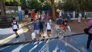 Vuelta al cole en Córdoba: un día de nervios, reencuentros y quejas a los políticos