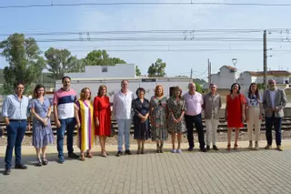 La ministra de Transportes anuncia en Posadas 19 trenes entre Palma y Villa del Río