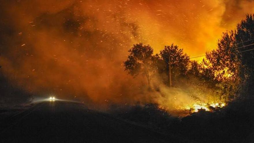 Un incendio arrasa más de 2.000 hectáreas en Ourense