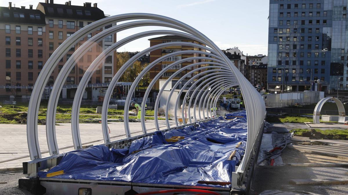 Los tapices rodantes que se instalan en las inmediaciones del HUCA.