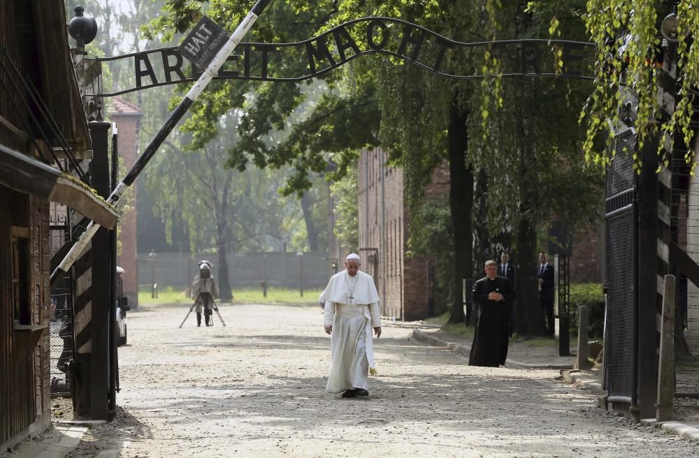 El Papa visita el campo de concentración de Auschwitz