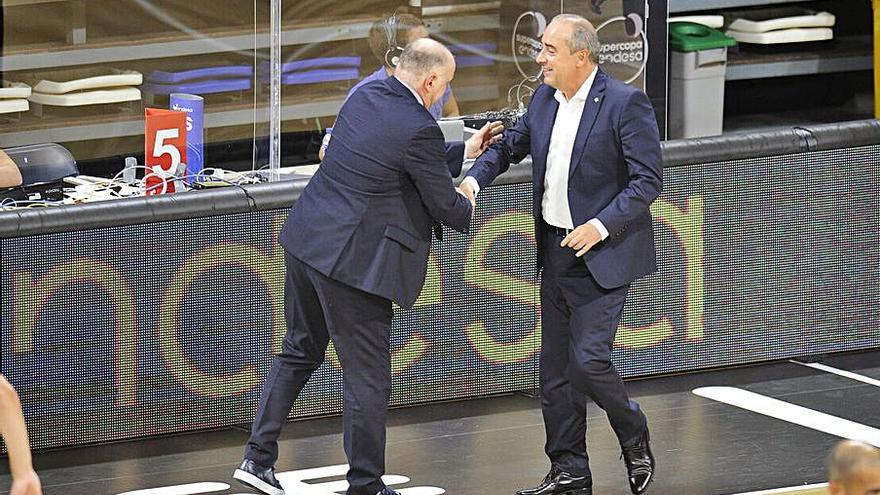 Txus Vidorreta y Pablo Laso se saludan.