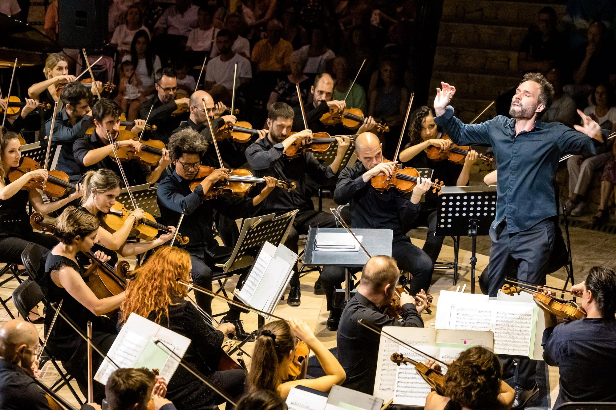 Concierto extraordinario ADDA SIMFÒNICA en Finestrat a cargo del director alterno Josep Vicent en el Auditori del Castell