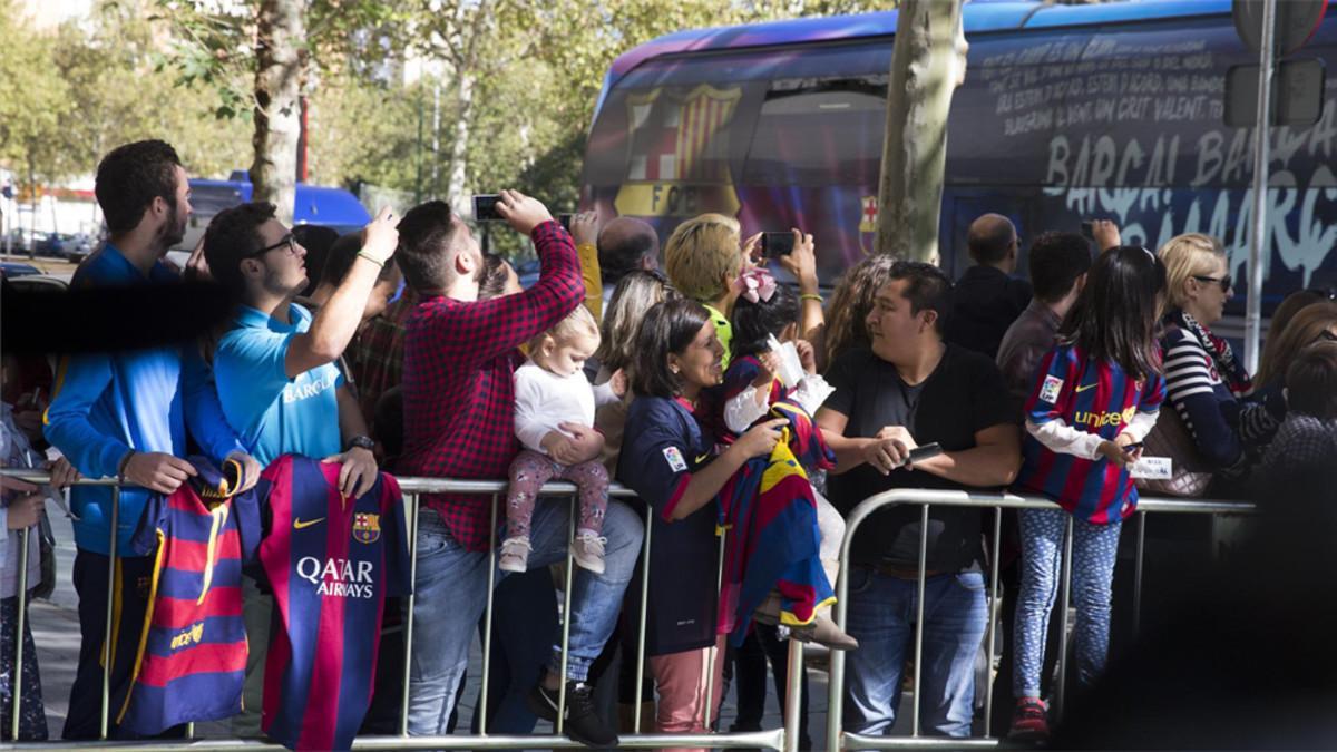 Al final serán 350 socios del FC Barcelona los que apoyarán al equipo en el Bernabéu
