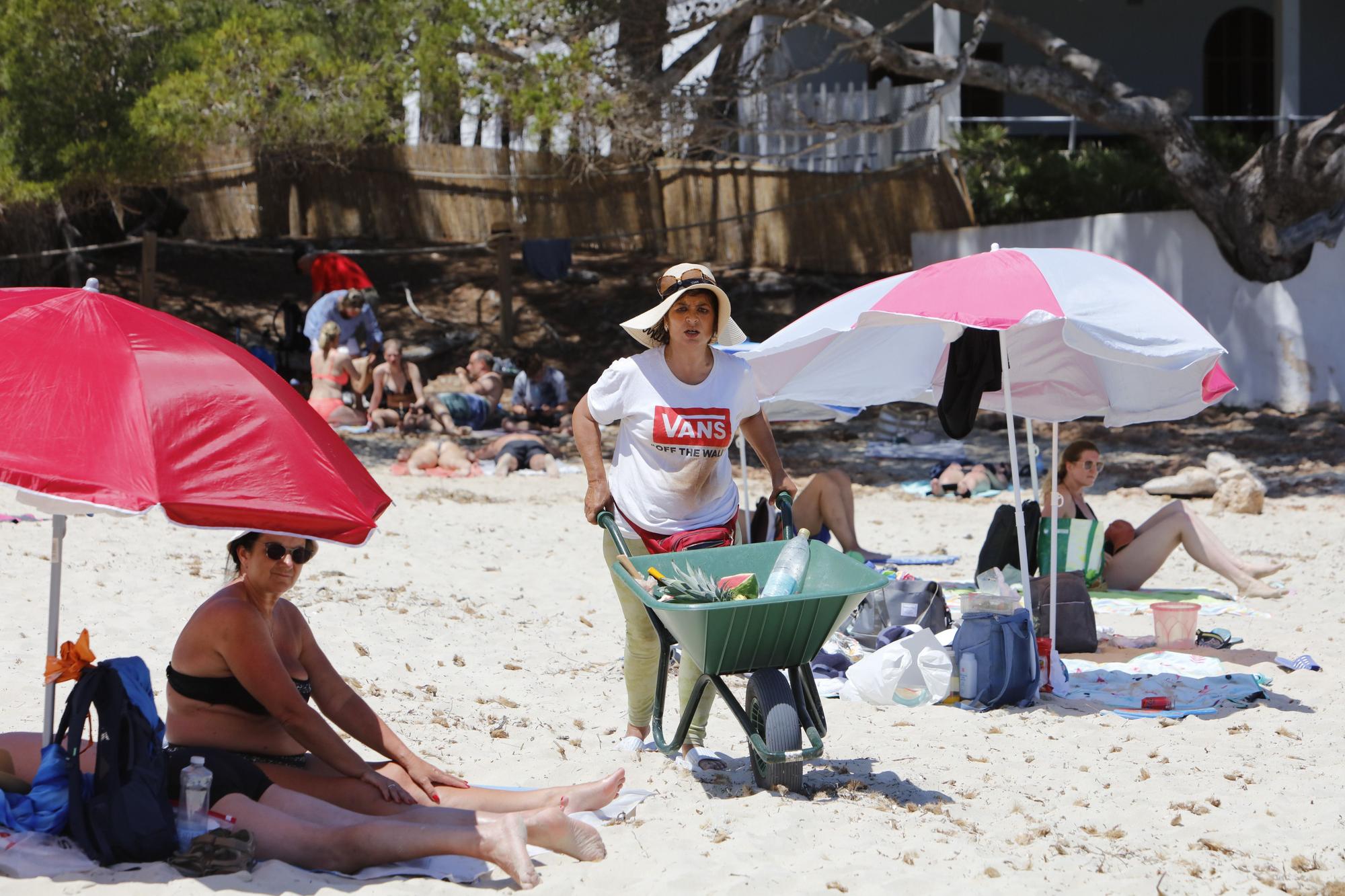 Wie im Hochsommer. So vergnügen sich schon jetzt die Urlauber an der Cala Agulla bei Cala Ratjada