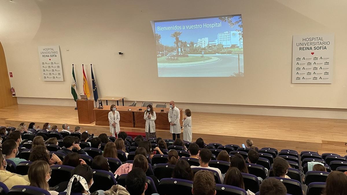 Acto de bienvenida a los 129 Especialistas Internos Residentes que inician su formación en el Hospital Reina Sofía de Córdoba.