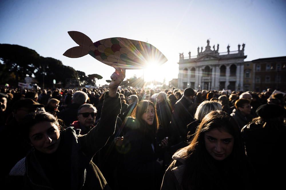 Más de 40.000 'sardinas' se manifiestan en Roma