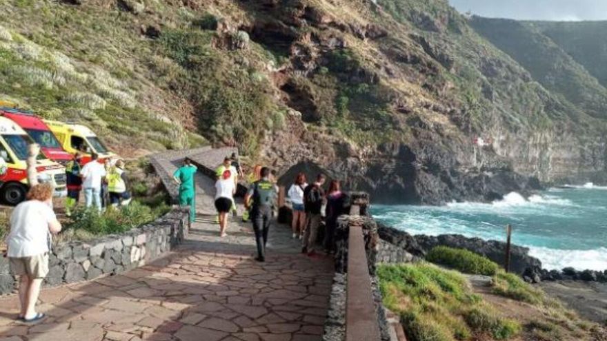 Search underway for a child and an adult on the coast of Tenerife