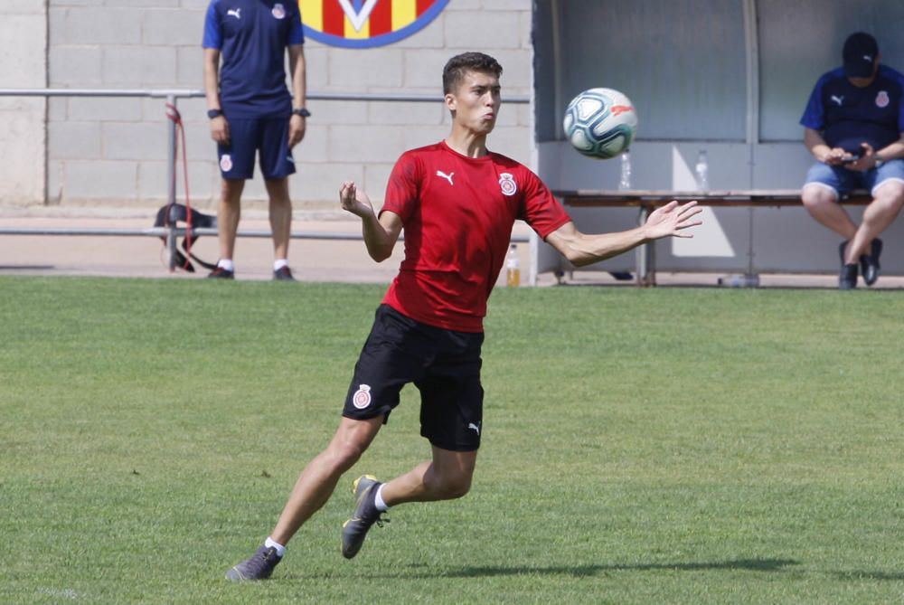 Entrenament de portes obertes del Girona FC a l'Escala