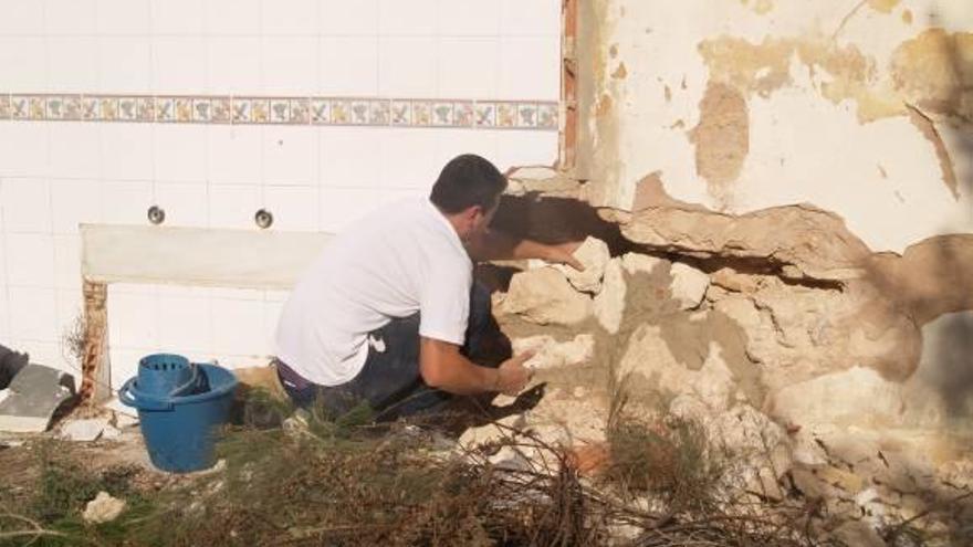 Unos butroneros roban 150.000 euros en un banco de Rocafort tras retener al director