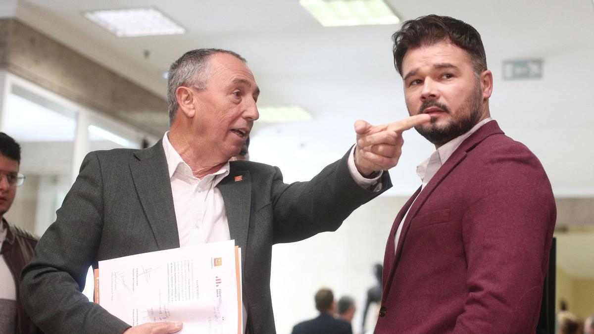 Imagen de archivo del síndic de Compromís, Joan Baldoví, junto al portavoz de ERC en el Congreso, Gabriel Rufián.