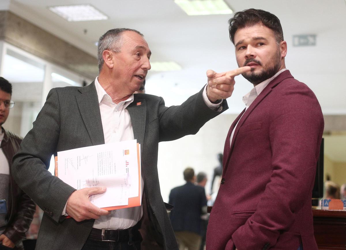 Imagen de archivo del síndic de Compromís, Joan Baldoví, junto al portavoz de ERC en el Congreso, Gabriel Rufián.