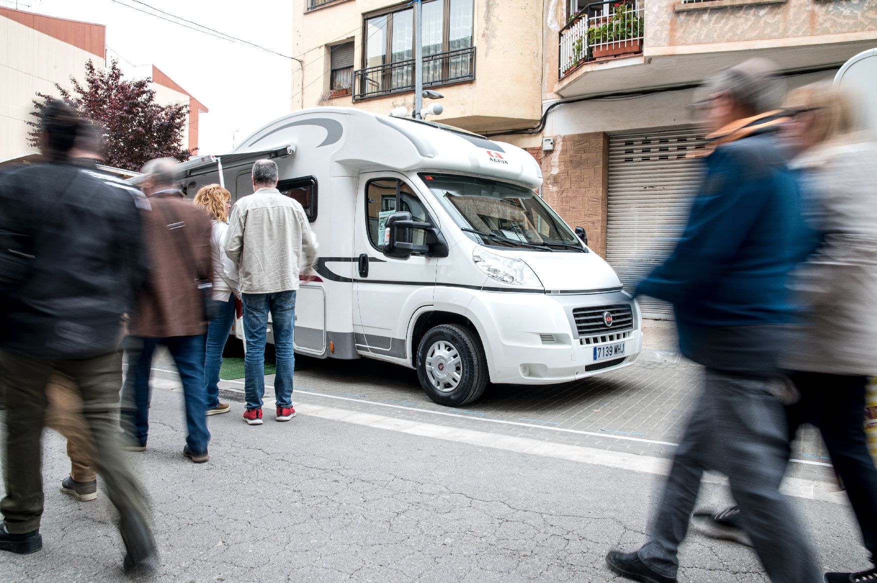 La 63e Fira d'Artés omple el poble de gent, cotxes i tractors