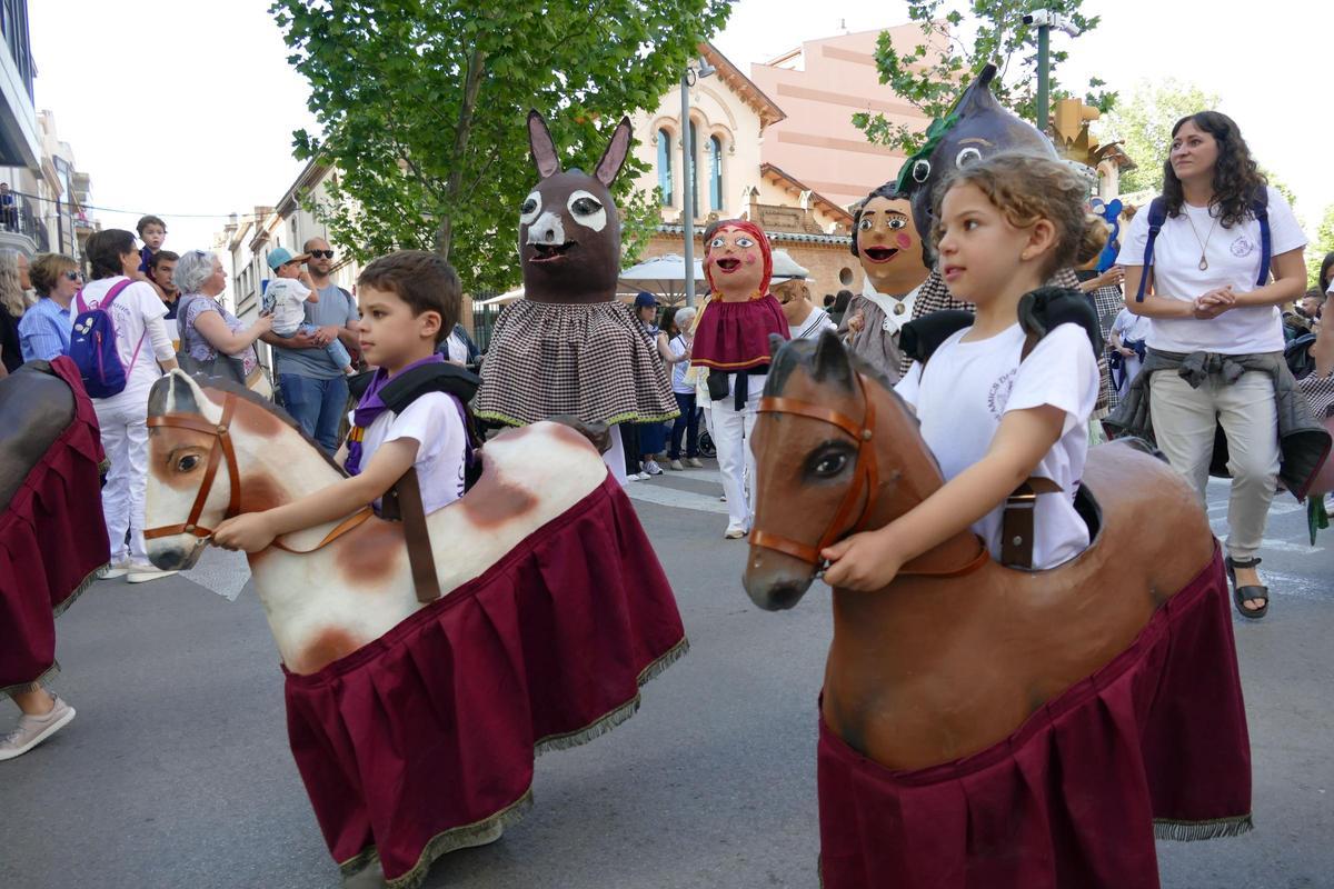 EN IMATGES | El seguici popular figuerenc obre el camí a les Fires i Festes de la Santa Creu EN IMATGES | El seguici popular figuerenc obre el camí a les Fires i Festes de la Santa Creu