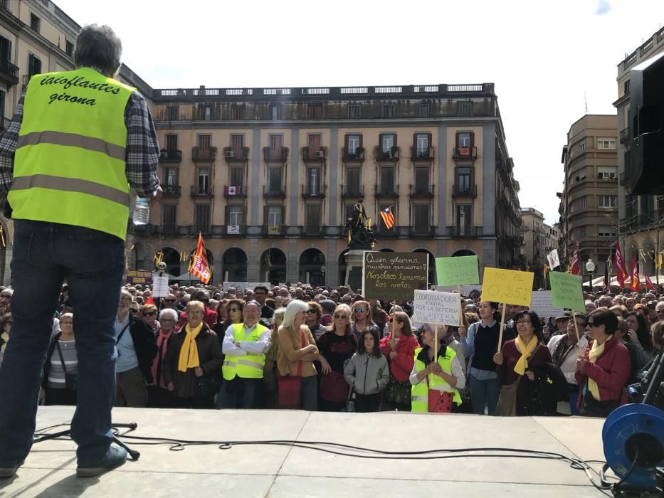 Més de 2.000 gironins es mobilitzen contra «l'estafa» de les pensions