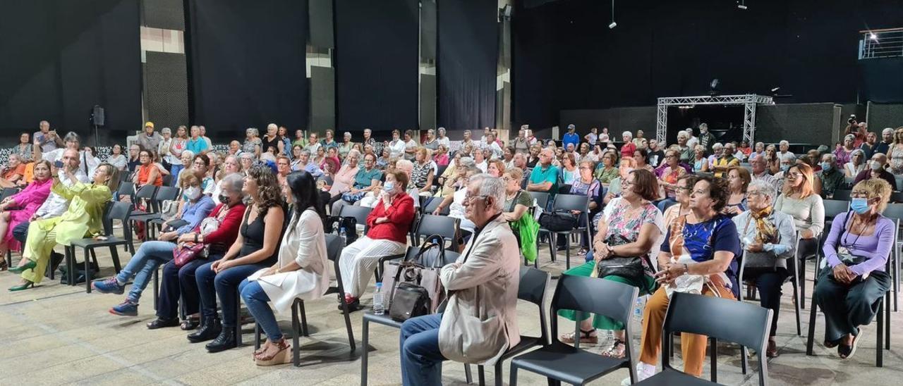 Más de 300 mayores celebran el Día Internacional de las Personas de Edad en el Edificio Miller