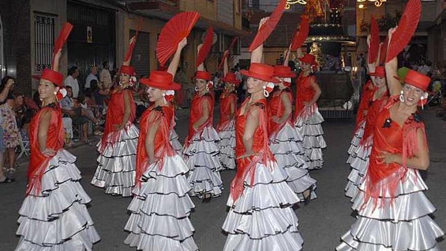 Albatera late al ritmo de la música festera