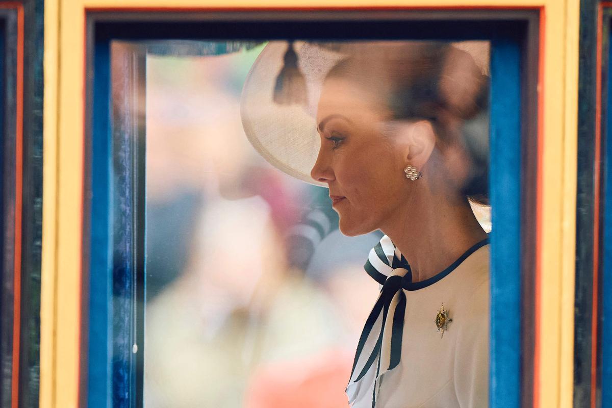 Kate Middleton, dentro del carruaje durante el desfile.