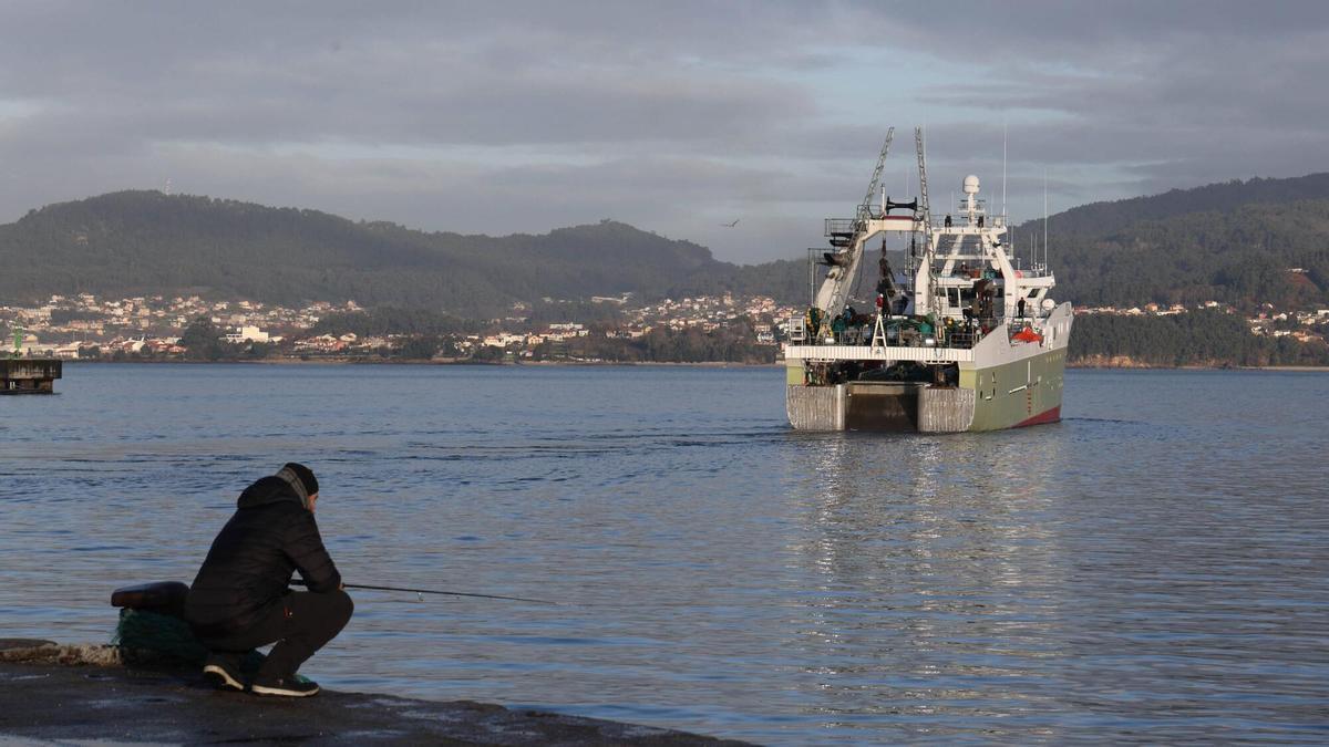 Uno de los pesqueros de larga distancia que operan desde Vigo. En este caso, el «Prion», en la salida hacia Malvinas a comienzos de año