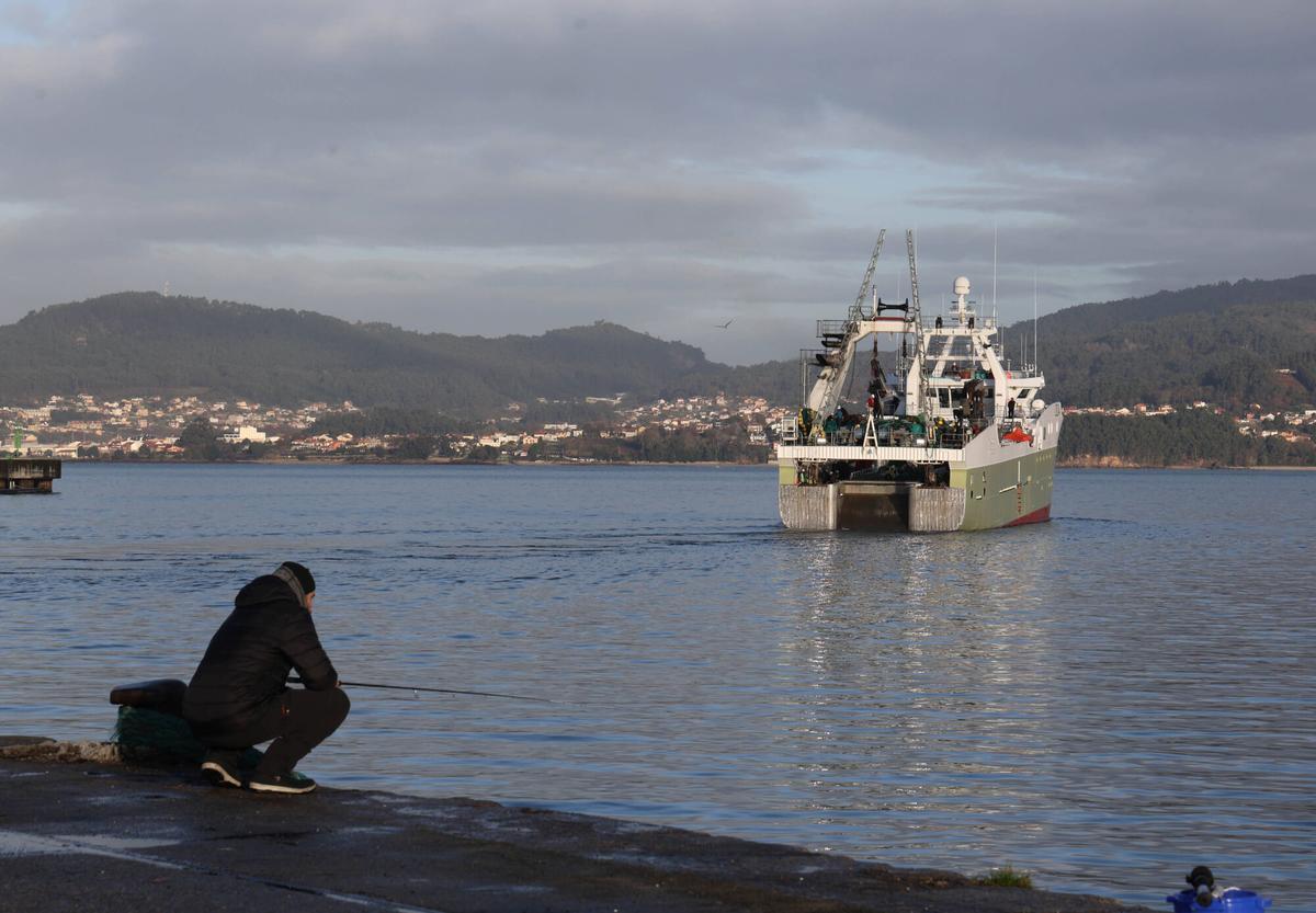 Uno de los pesqueros de larga distancia que operan desde Vigo. En este caso, el «Prion», en la salida hacia Malvinas a comienzos de año