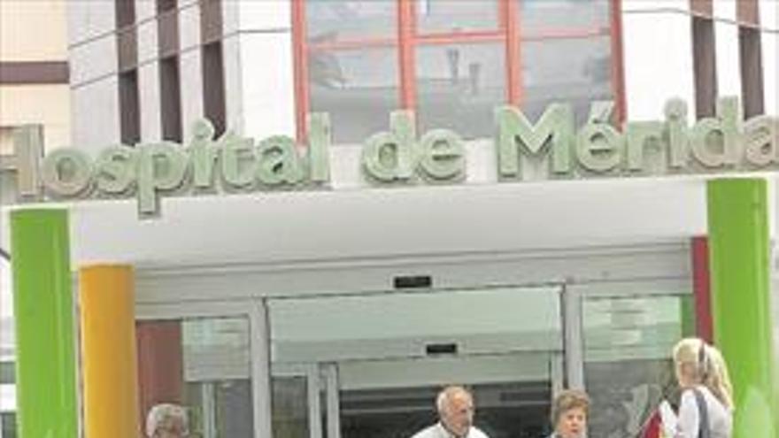 Denuncian la «saturación» del hospital de Mérida por la gripe y piden abrir la quinta planta