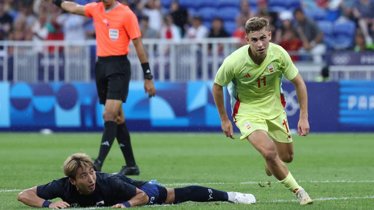 Fermín celebra uno de sus goles ante Japón