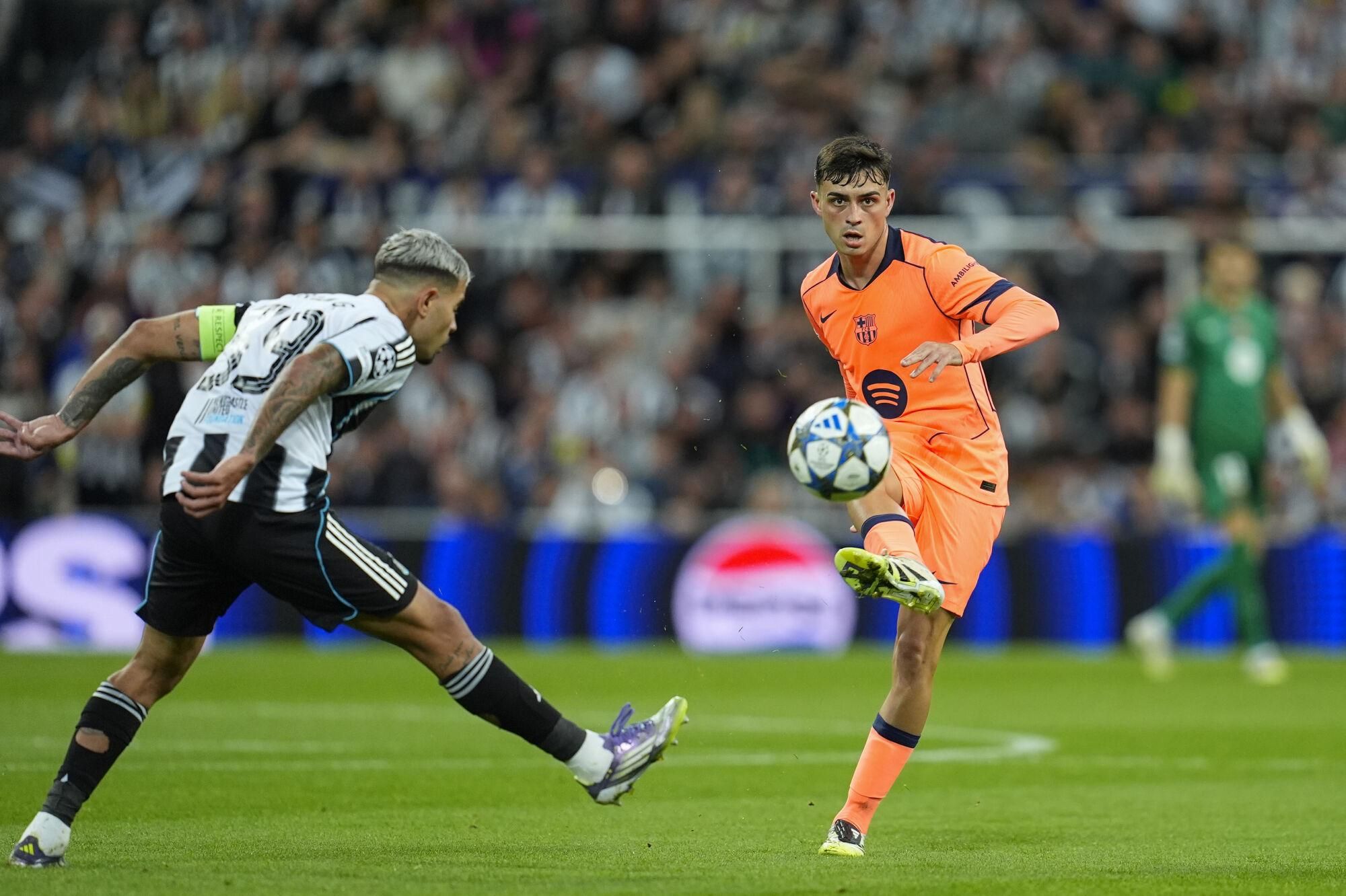 Pedri of FC Barcelona in action during the UEFA Champions League 2025/26 League Phase MD1 match between Newcastle United FC and FC Barcelona at St James' Park on September 18, 2025 in Newcastle upon Tyne, England. AFP7 18/09/2025 ONLY FOR USE IN SPAIN. Dennis Agyeman / AFP7 / Europa Press;2025;SPAIN;SPORT;ZSPORT;SOCCER;ZSOCCER;Newcastle United FC v FC Barcelona - UEFA Champions League 2025/26 League Phase MD1;