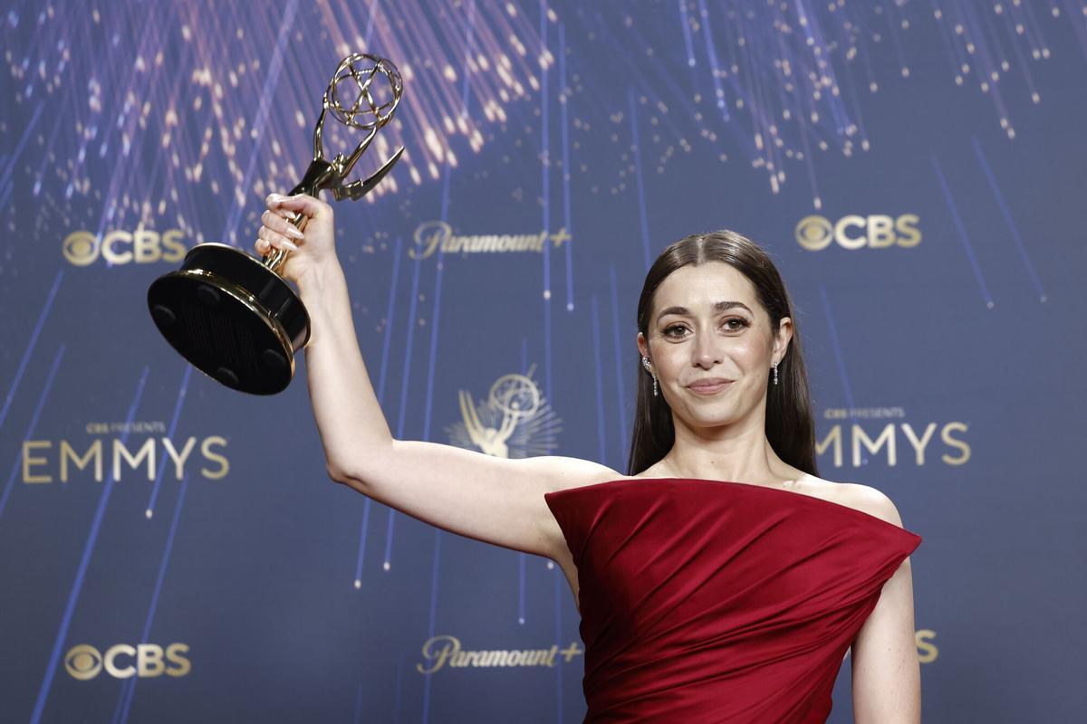 La actriz estadounidense Cristin Milioti, ganadora del premio a la mejor actriz protagonista en una serie limitada o antología o película por «The Penguin». La actriz estadounidense Cristin Milioti, ganadora del premio a la mejor actriz protagonista en una serie limitada o antología o película por «The Penguin».