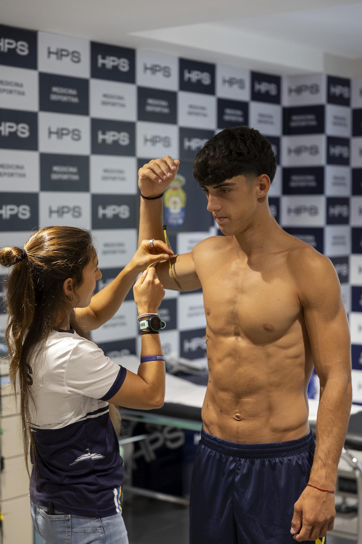 Reconocimiento médico de jugadores de la UD Las Palmas en el Hospital Perpetuo Socorro