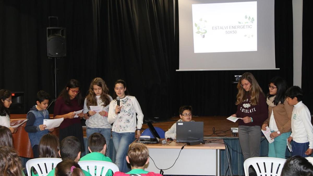 Los colegios Folch i Torres, Joan Maragall y Matilde Orduña de Esplugues exponen sus proyectos relacionados con el cuidado del medio ambiente o a los hábitos saludables.