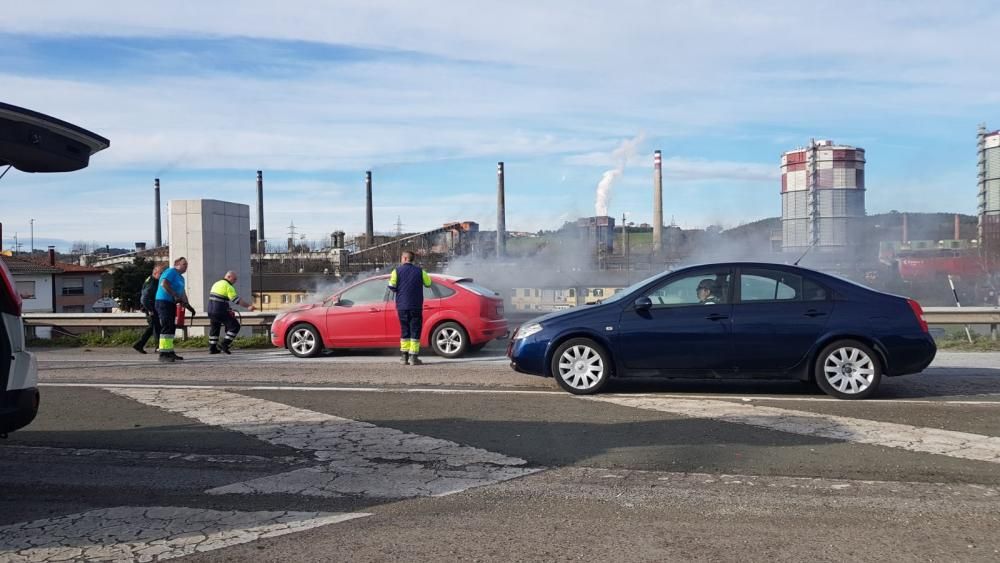 Arde un coche en la variante de Avilés