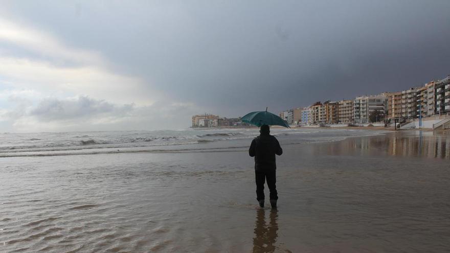 El litoral de la Vega Baja registra precipitaciones intensas acompañadas de tormentas este sábado