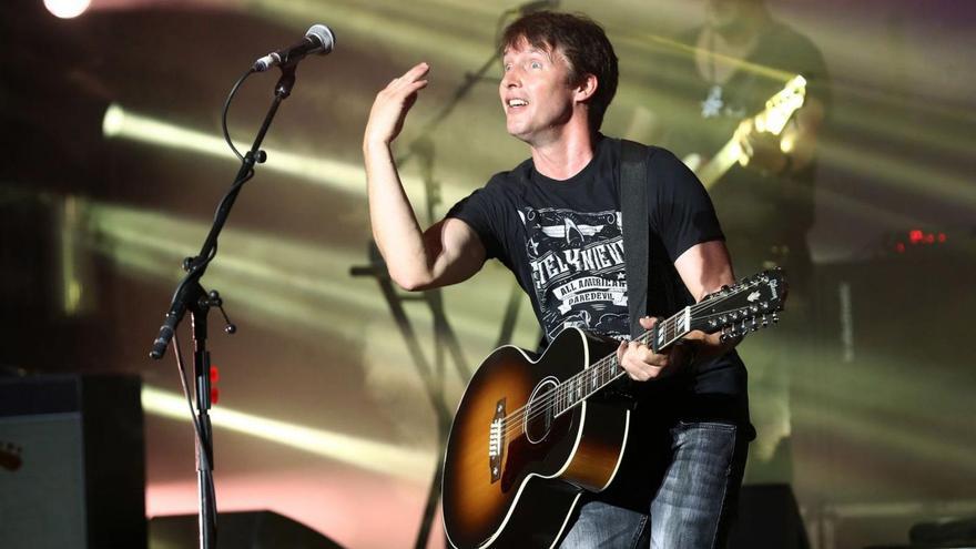 El cantante británico James Blunt durante un concierto.   | // FRANK HOENSCH