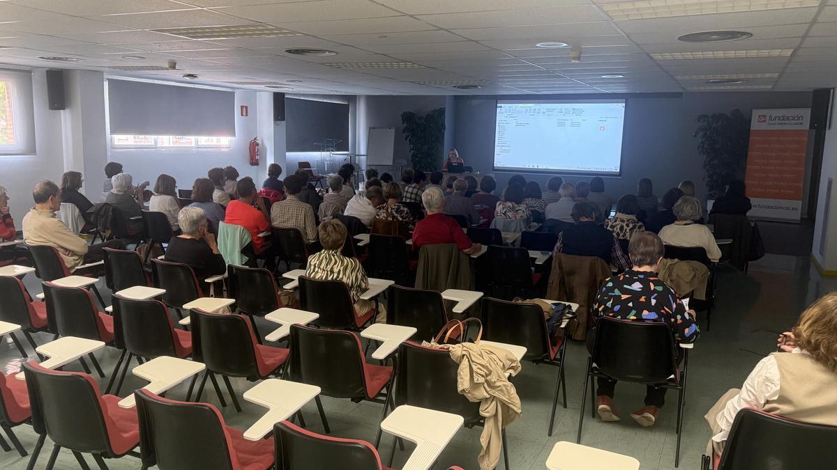 Alumnos en una clase del curso “El Cine, fábrica de sueños”