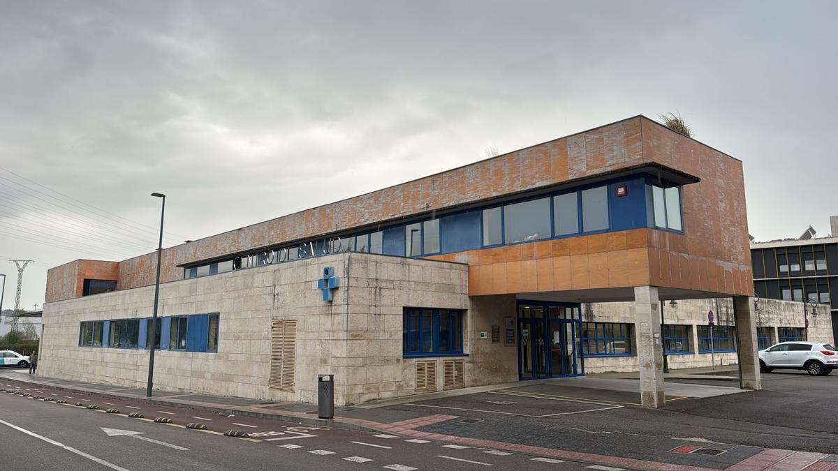 Vista general del centro de salud de Lugones.