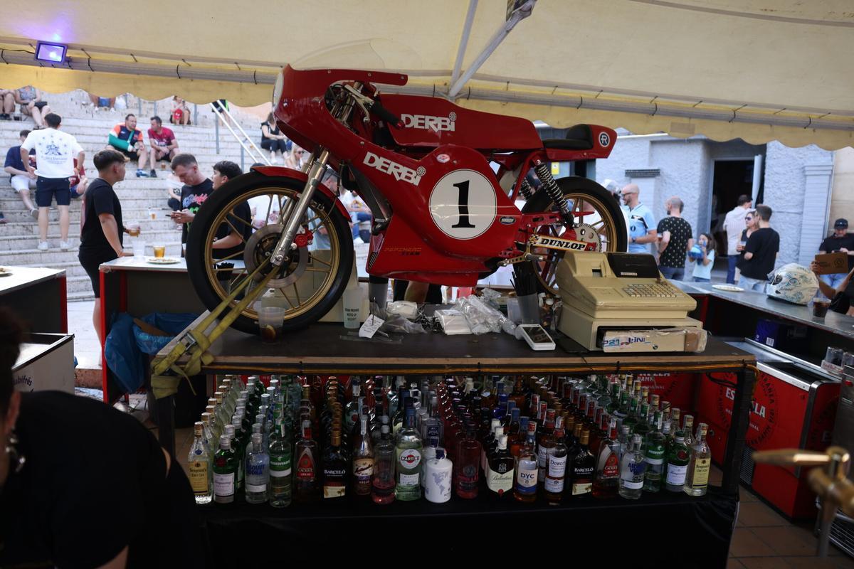 En imágenes | Alcañiz resuena con el ruido de las motos en un ambiente de gala
