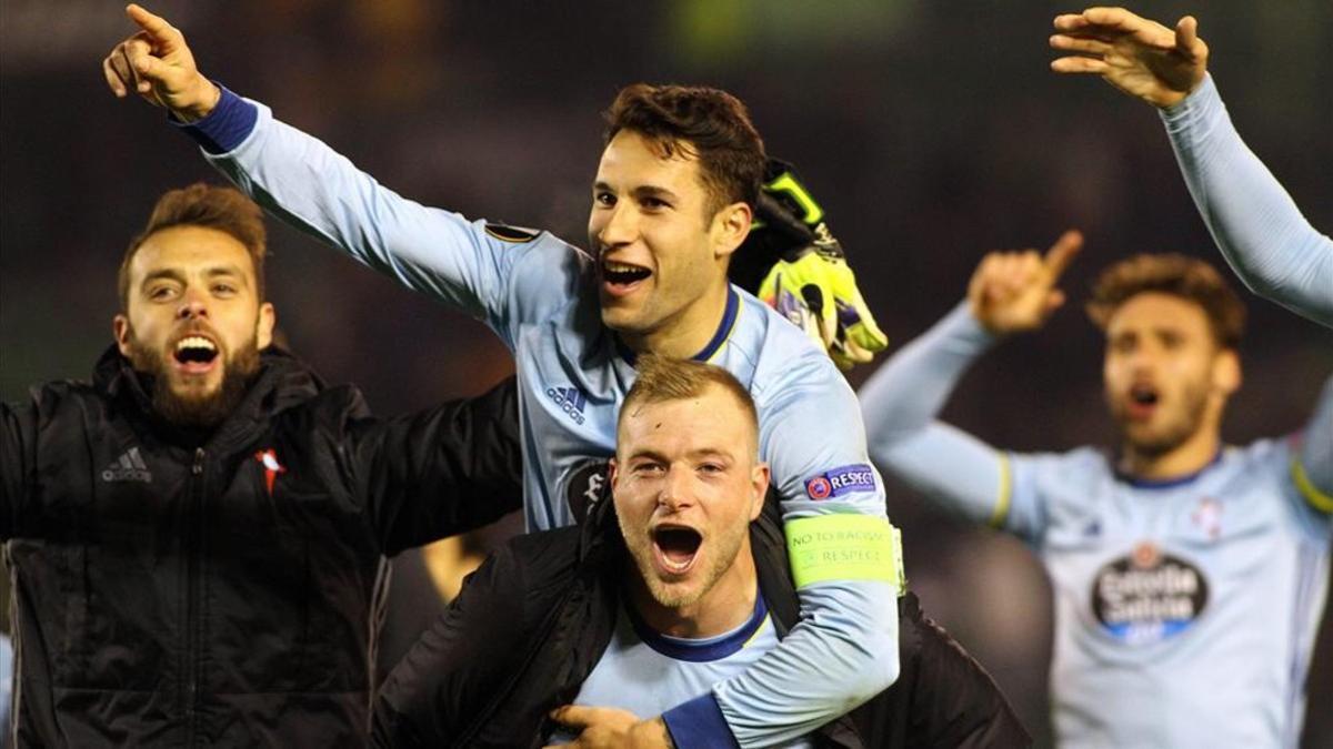 El Celta celebró su pase a dieciseisavos de final en Atenas