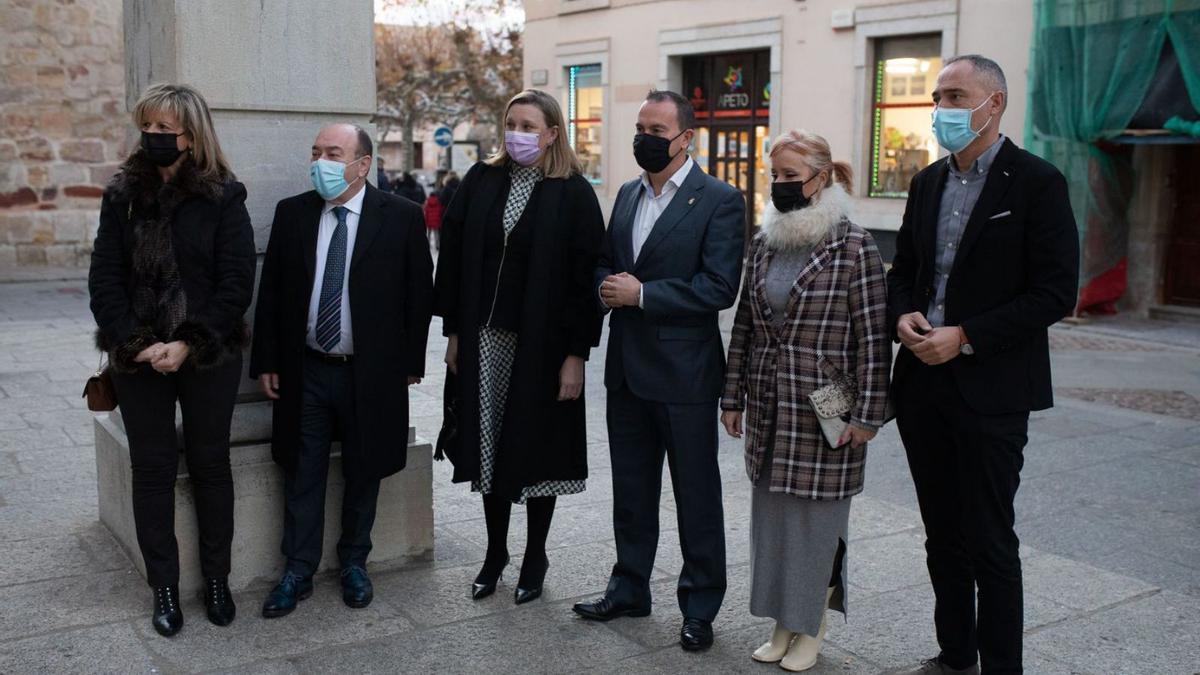 Las autoridades, antes de la ceremonia de clausura. |