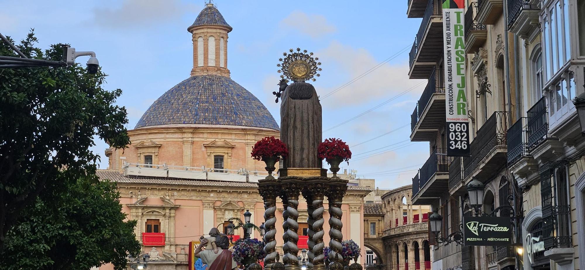 Así ha sido el traslado de las Rocas del Corpus a la Plaza de la Virgen